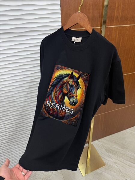 Apparel — TGIQ3TSCUugz view 2