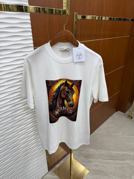 Apparel — TGIQ3TSCUugz view 4