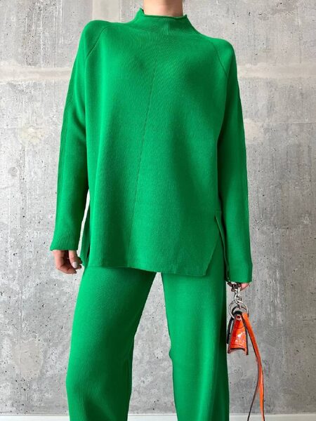 Apparel — TGIeZXaB4VEU view 3
