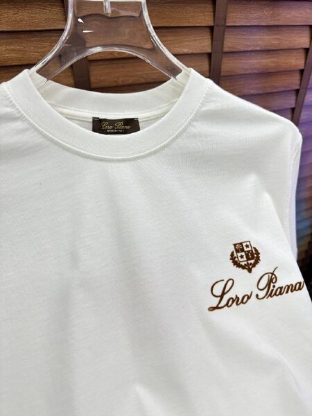 Apparel — TGIpSVZ-_Zow