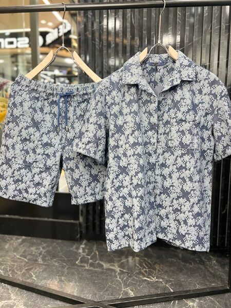 Apparel — TGJ2lpF9XQRA view 2