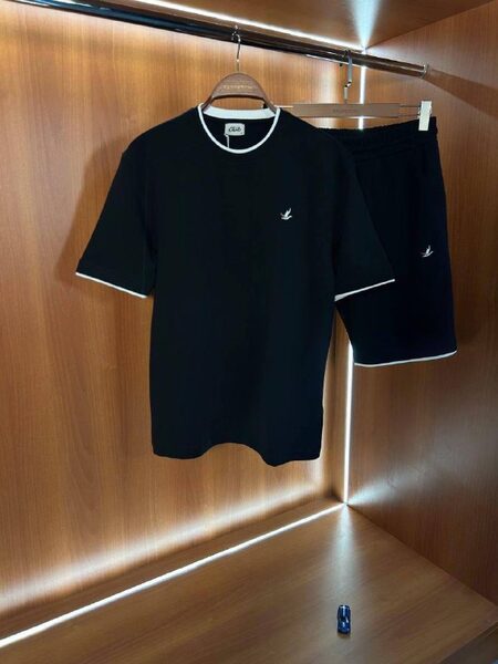 Apparel — TGJU7q7VecMU