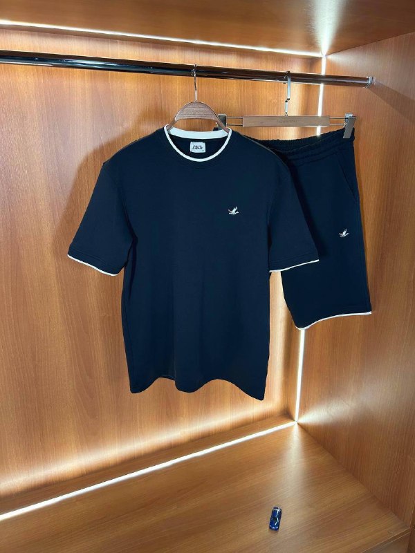 Apparel — TGJU7q7VecMU view