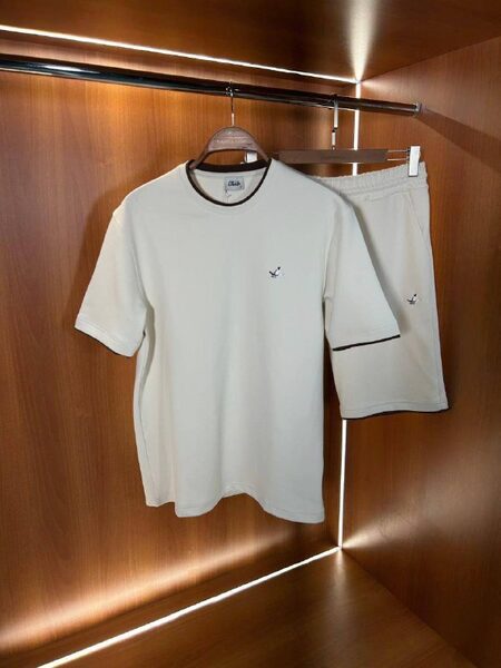 Apparel — TGJU7q7VecMU view 4