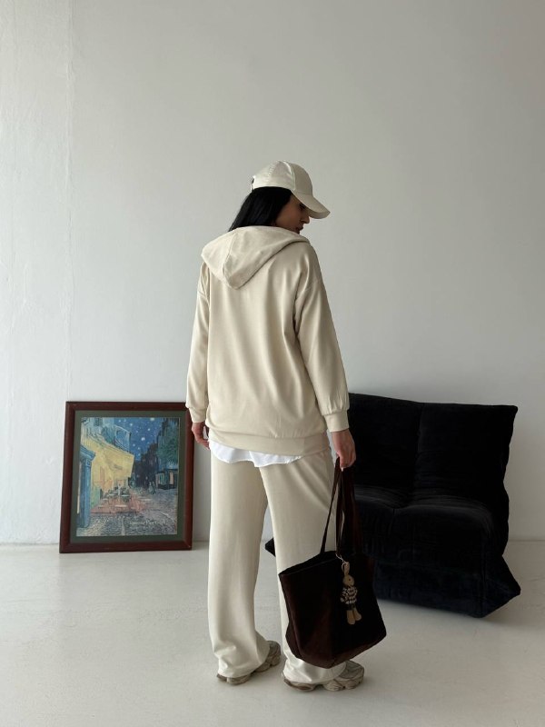 Apparel — TGJg11pHDKso