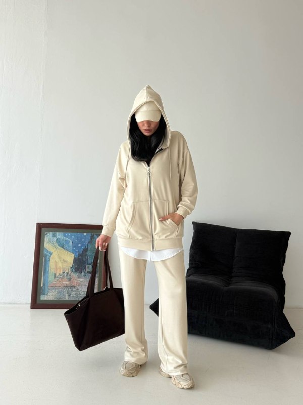 Apparel — TGJg11pHDKso view