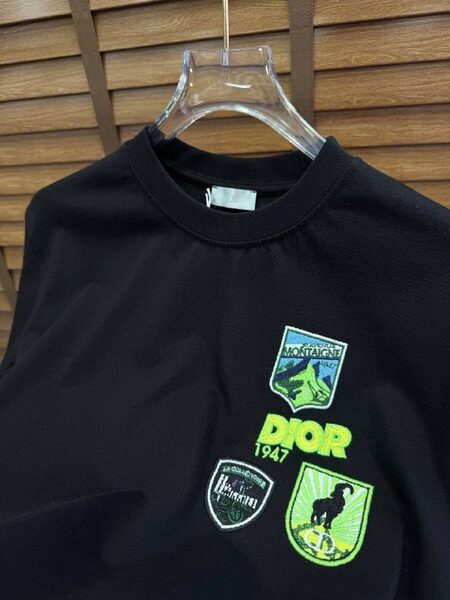 Apparel — TGJjSSuzsHgn view 2