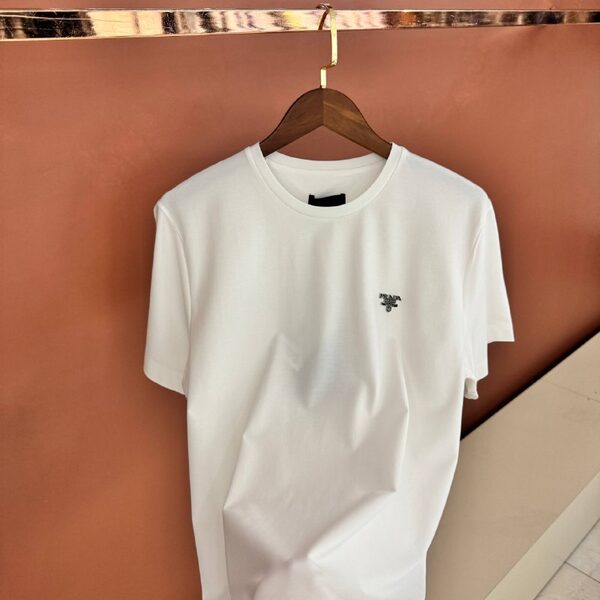 Apparel — TGJt3VP7IgZ1