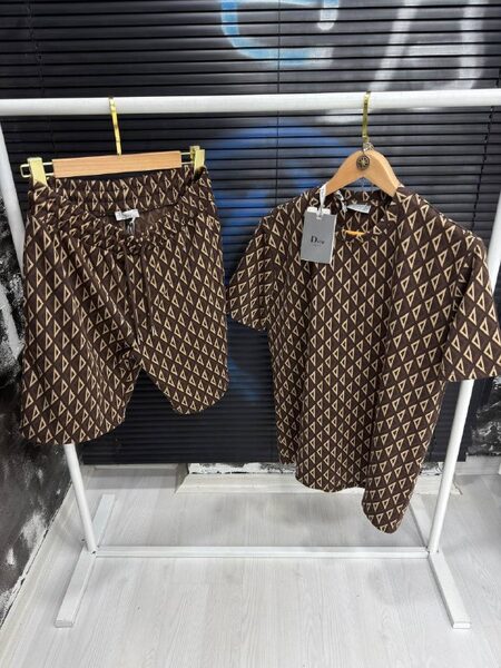 Apparel — TGKNQ88kk5eE view 6