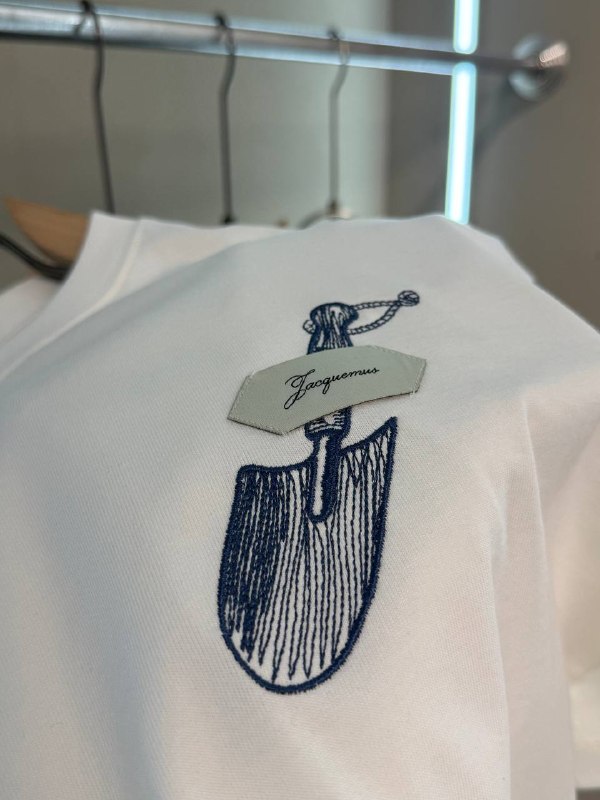 Apparel — TGKPJgV6s-9f view