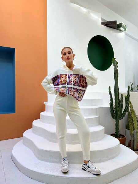 Apparel — TGKYb6mUp4C0 view 5