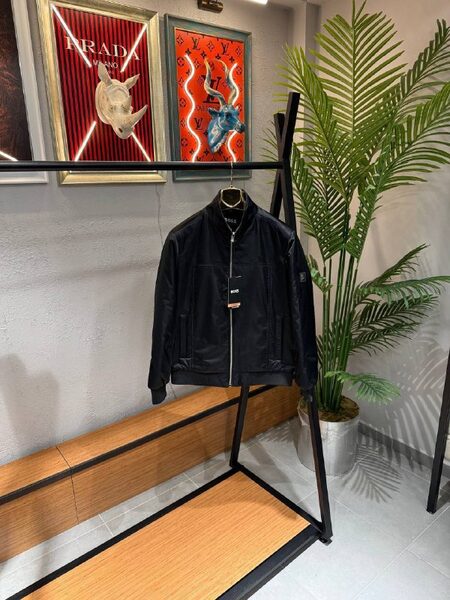 Apparel — TGKZsUD0V9y0