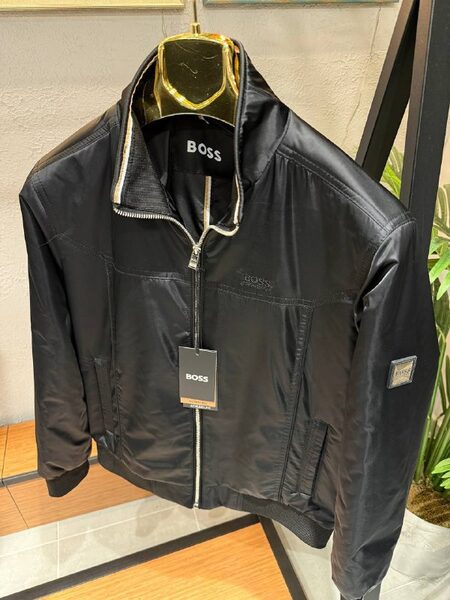 Apparel — TGKZsUD0V9y0 view 2