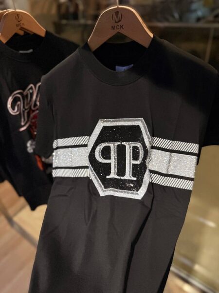 Apparel — TGNAym9UOMSJ view 2