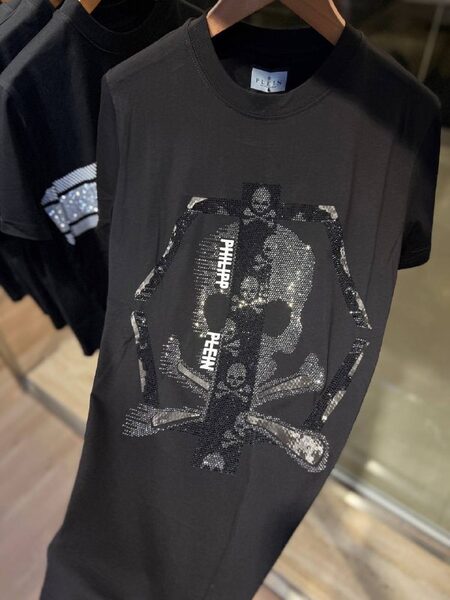 Apparel — TGNAym9UOMSJ view 3
