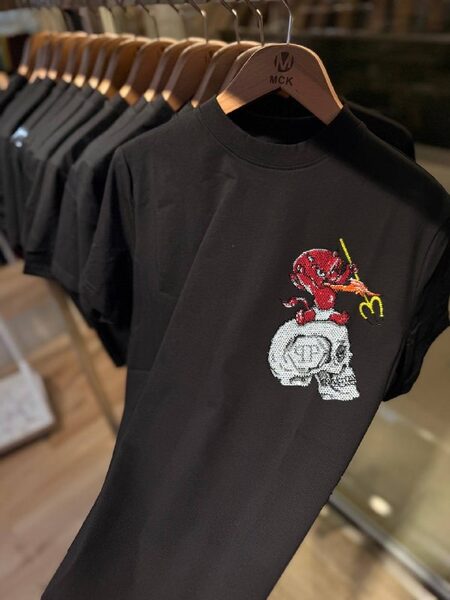 Apparel — TGNAym9UOMSJ view 4