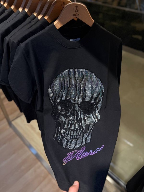 Apparel — TGNAym9UOMSJ view