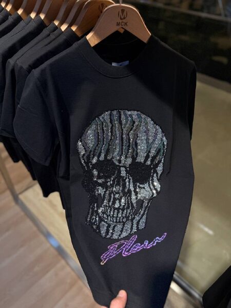Apparel — TGNAym9UOMSJ view 5