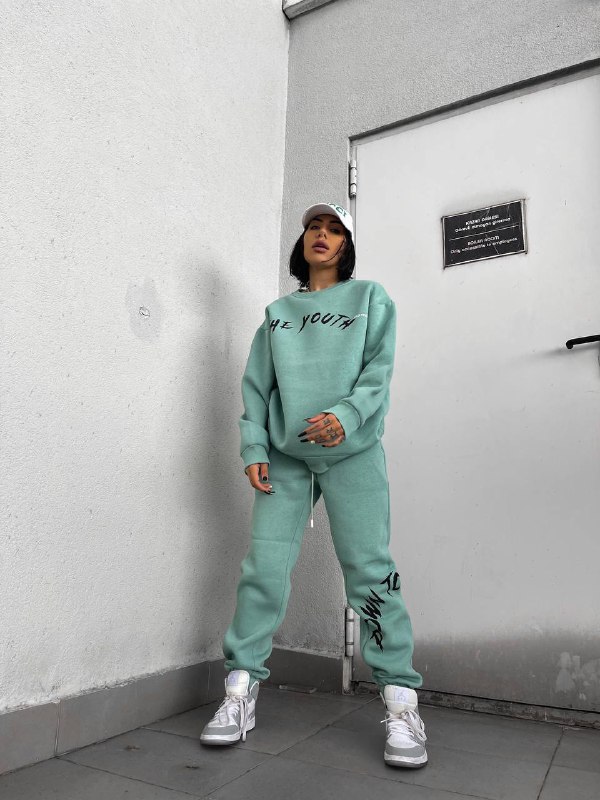 Apparel — TGNcbvub1gGE