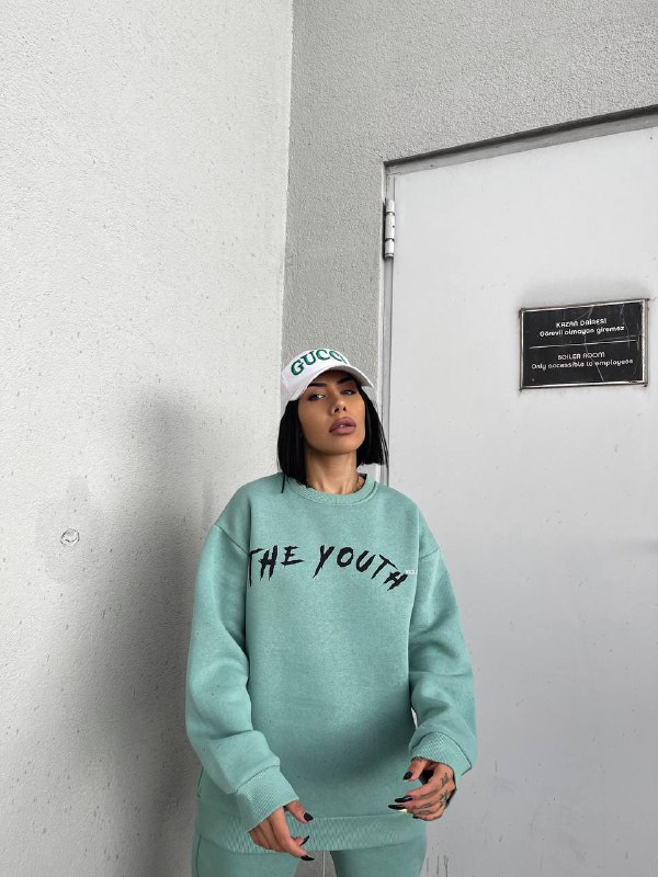 Apparel — TGNcbvub1gGE view