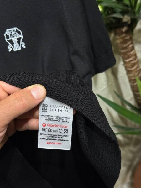 Apparel — TGNsO0oRYKm3 view 5