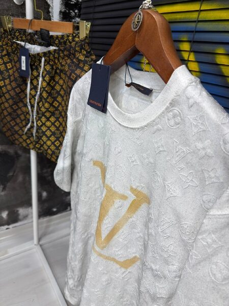 Apparel — TGNztCw1GAwz view 2