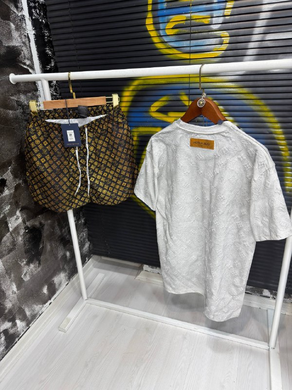 Apparel — TGNztCw1GAwz view