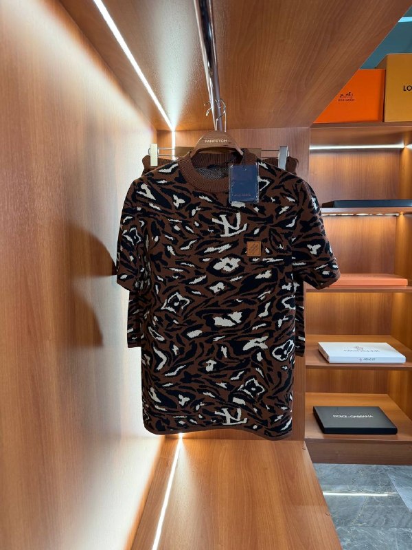 Apparel — TGOjtxkAwAyo
