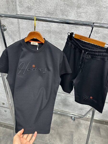 Apparel — TGPm6VsHijHP view 2