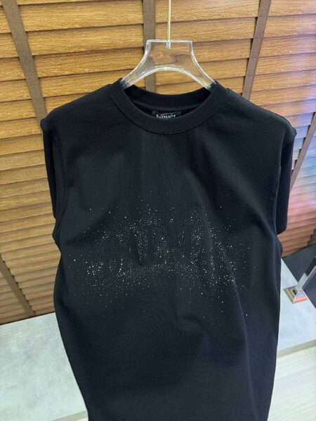 Apparel — TGQz6H23zKvQ