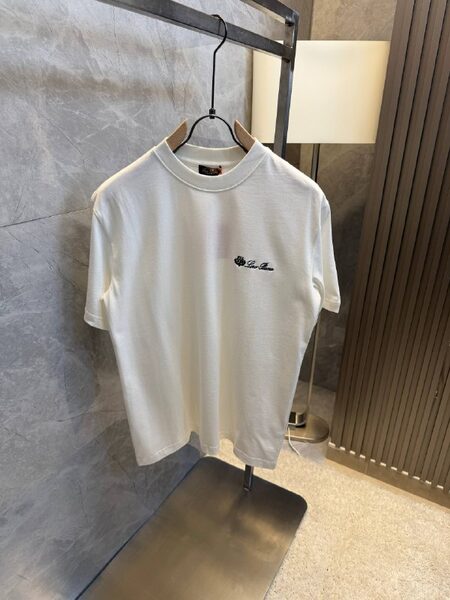 Apparel — TGR7UM87XwAJ