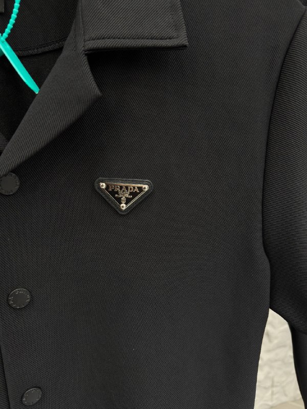 Apparel — TGRh5MlYxIzP view