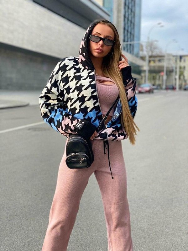 Apparel — TGRoFBUgAE0m