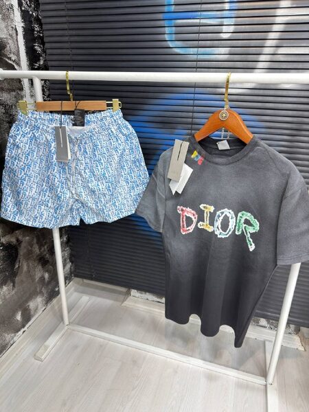 Apparel — TGSCWUj2IusE