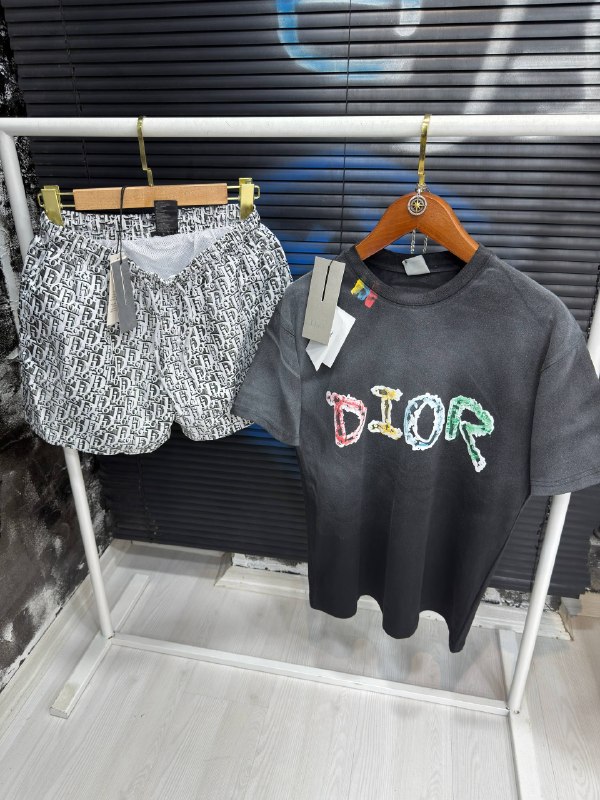 Apparel — TGSCWUj2IusE view