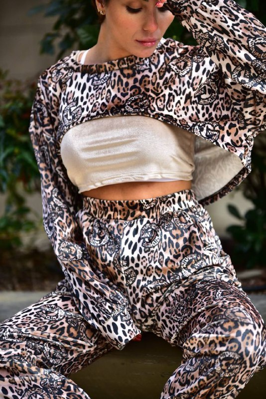 Apparel — TGTwnWGYq_cA view