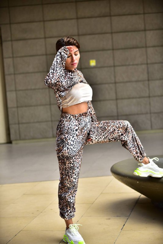 Apparel — TGTwnWGYq_cA view