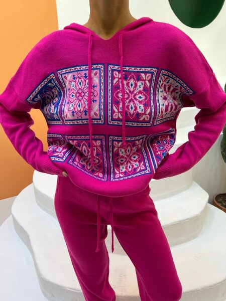 Apparel — TGUAhqRRs9ps