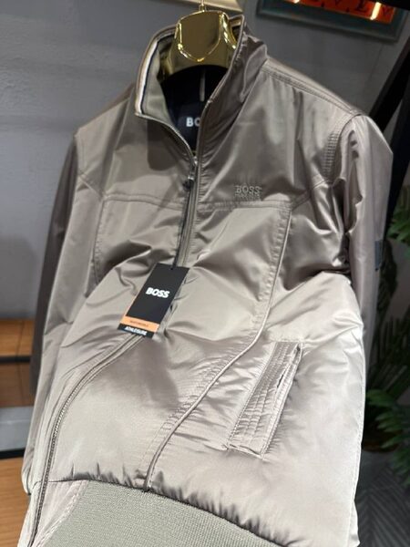 Apparel — TGUF4za-nWmo view 3