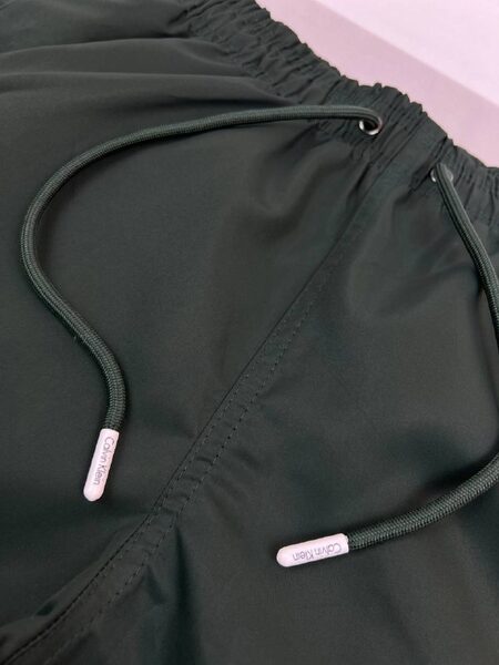 Apparel — TGVP1ZMUvu1g view 3