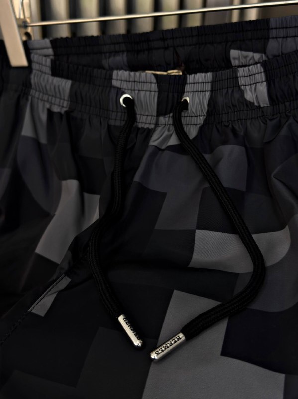 Apparel — TGVUFI0bSv5w view