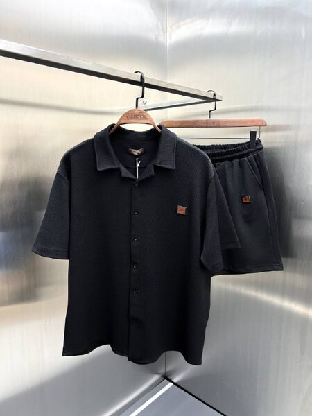 Apparel — TGVtwt8LrHKs