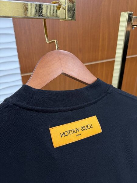 Apparel — TGWpVjm_8TZZ view 3