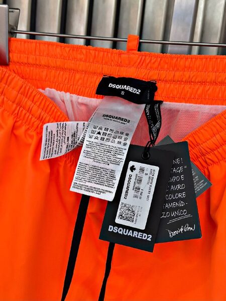 Apparel — TGWvTjeqXlB0 view 4