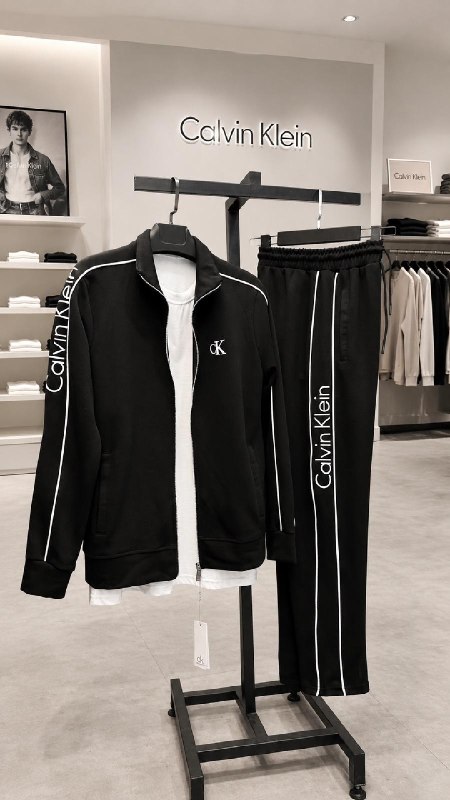 Apparel — TGWy5Qyts4Ur