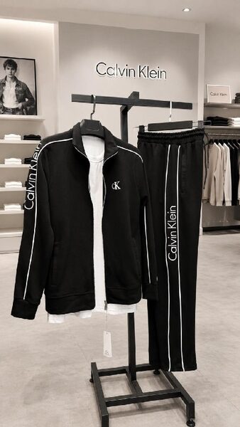Apparel — TGWy5Qyts4Ur