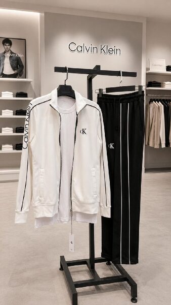 Apparel — TGWy5Qyts4Ur view 2