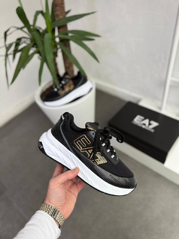 Men's Sneakers — TGXAVaxRR3nx view