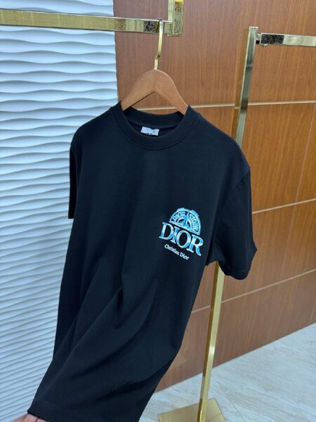 Apparel — TGXd9Ry5SCyY view 2