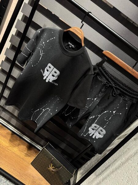 Apparel — TGXtfOY7IQVg